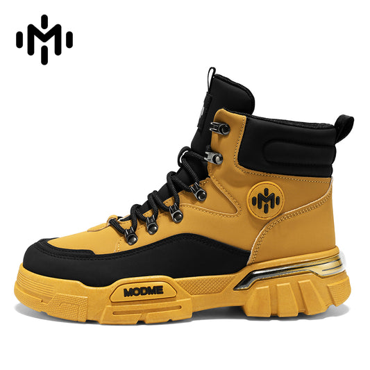 D836 Hiking boots with slip-resistant soles