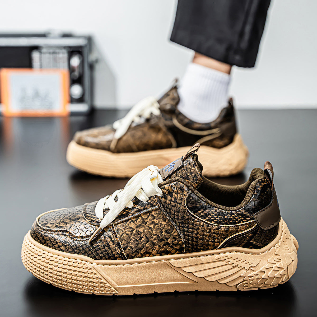 58026 Snake skin casual new style skate shoes