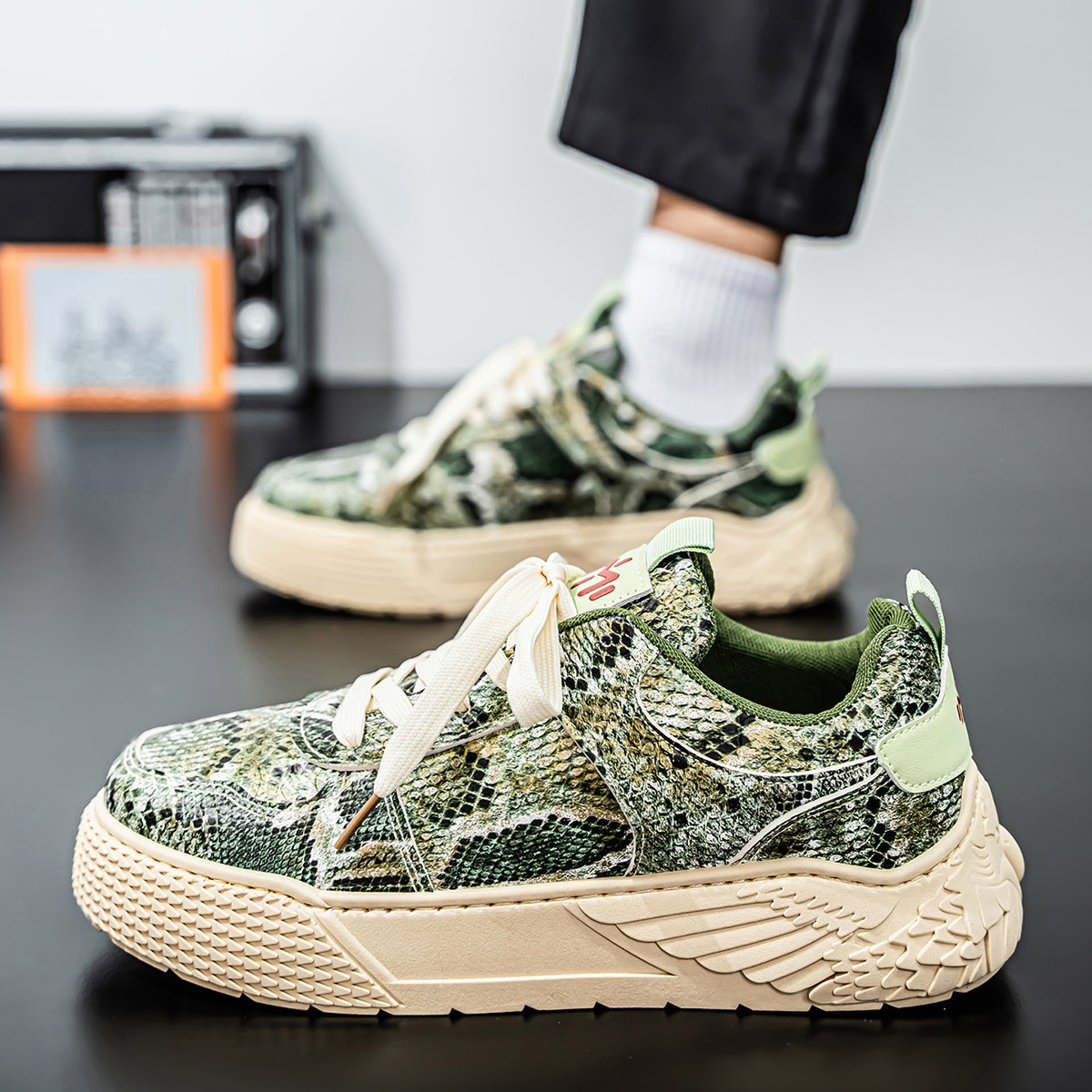 58026 Snake skin casual new style skate shoes