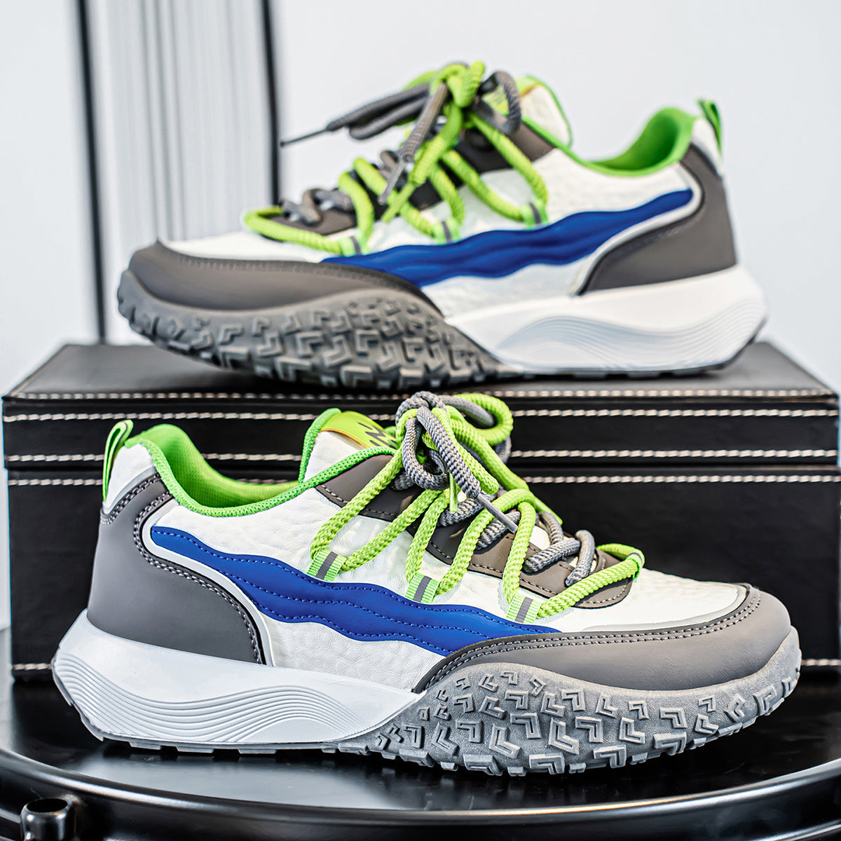 L16 Men's shoes with built-in height increase