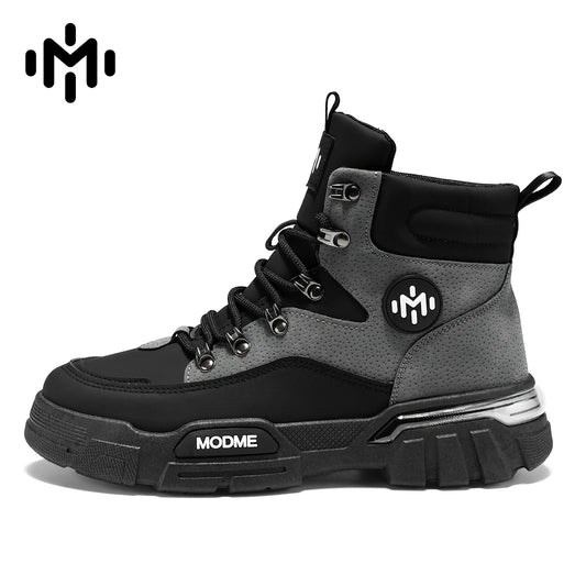 D836 Hiking boots with slip-resistant soles