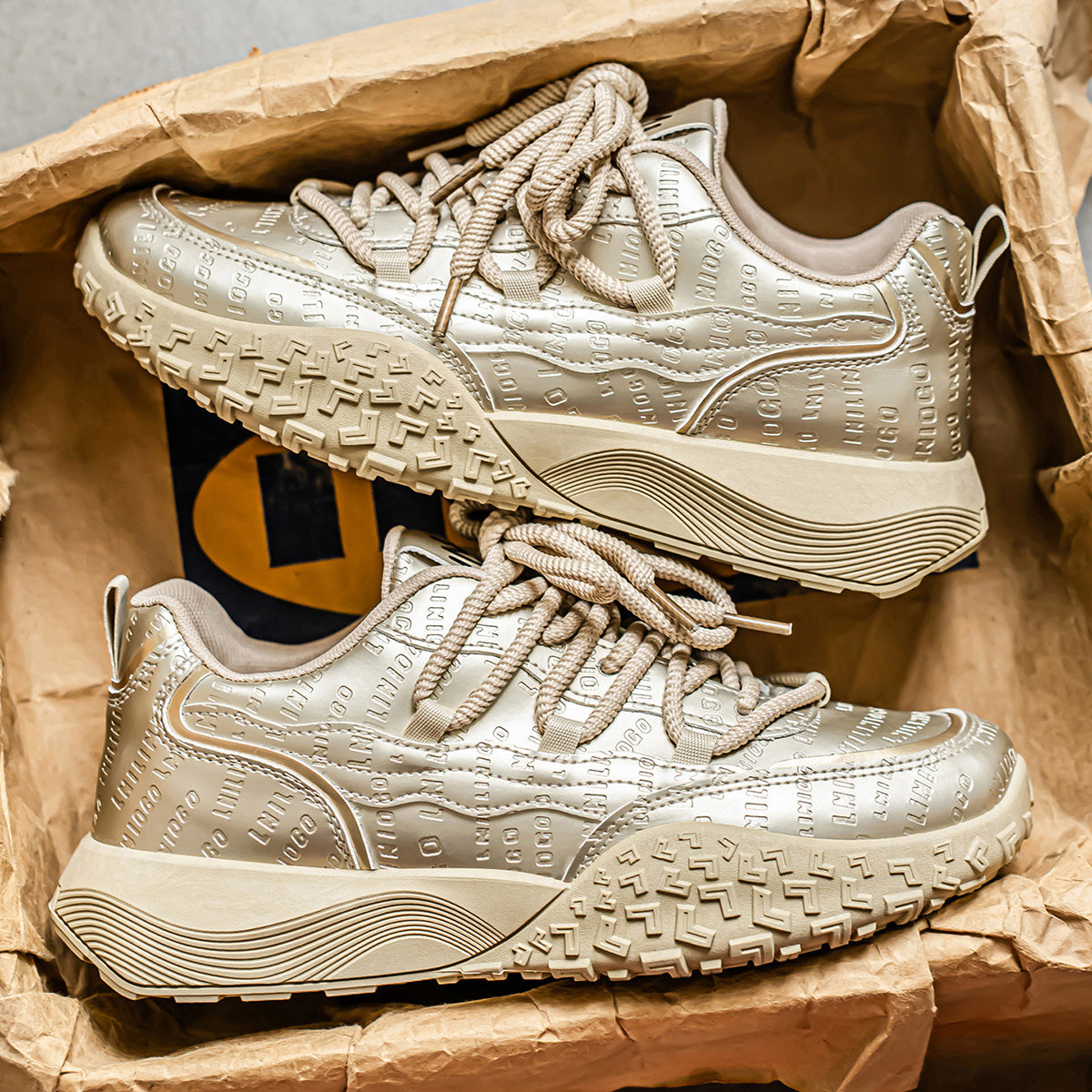 L16 Men's shoes with built-in height increase