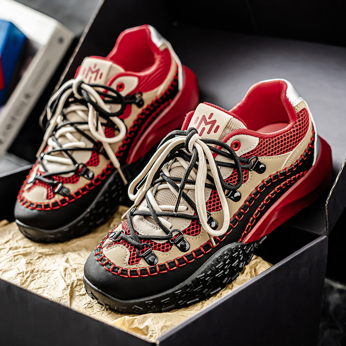 L18 Retro Hiking Shoes with Height Increase