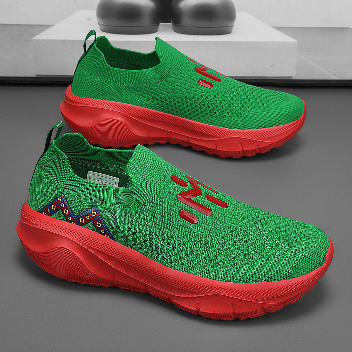 58001 New breathable walking sneakers