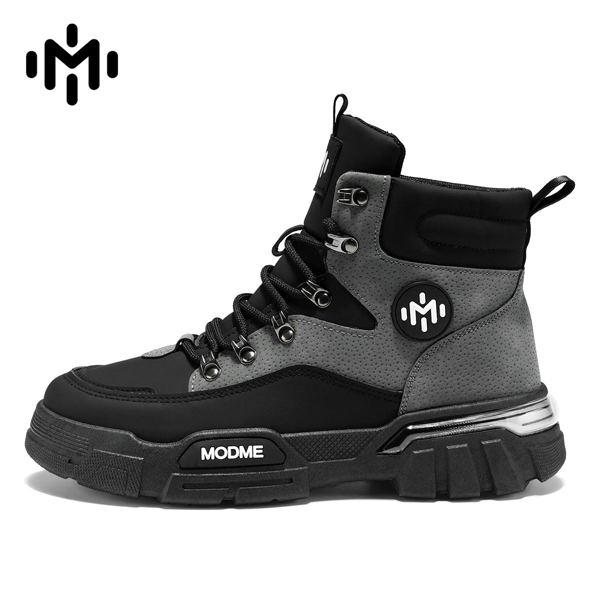 D836 Hiking boots with slip-resistant soles